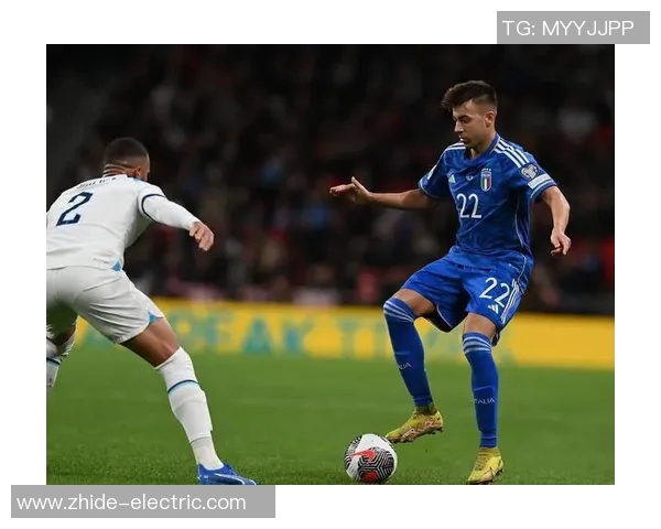 足球明星华丽后空翻进球瞬间引爆全场观众热情与欢呼声 足球明星华丽后空翻进球瞬间引爆全场观众热情与欢呼声